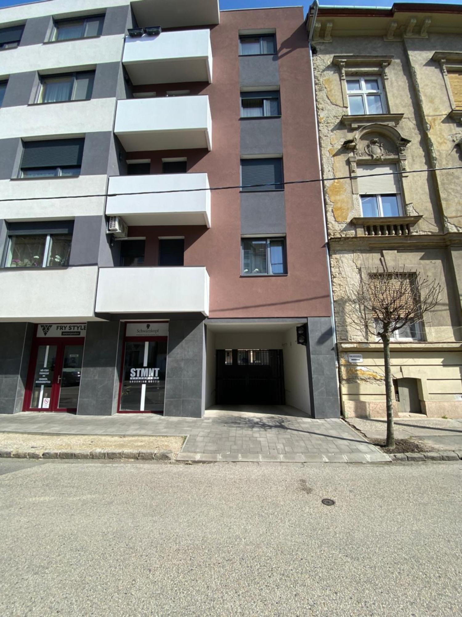 T27 Free Parking Ingyenes Zart Parkolo Apartman *